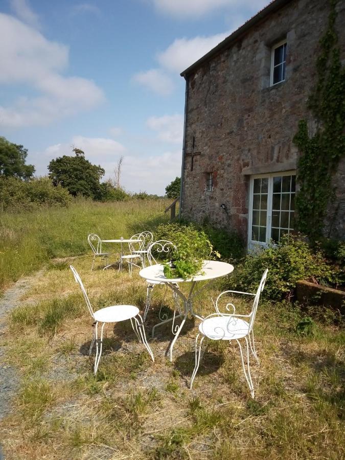 Bed and Breakfast Le Chevalier Des Marettes Airel Exterior foto